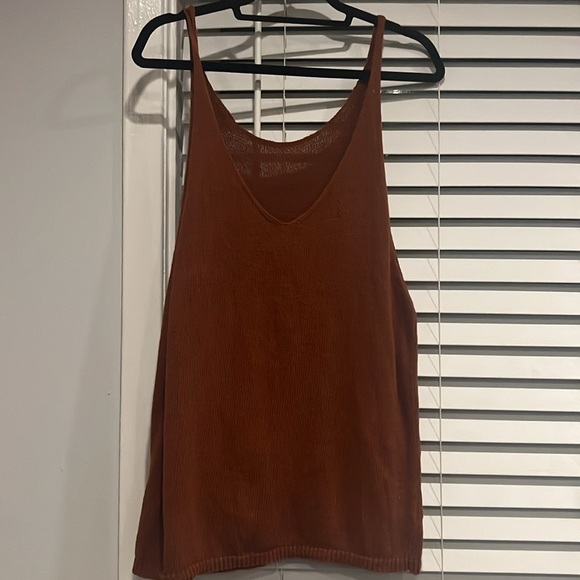 Brown Low Scoop Tank - Picture 4 of 4